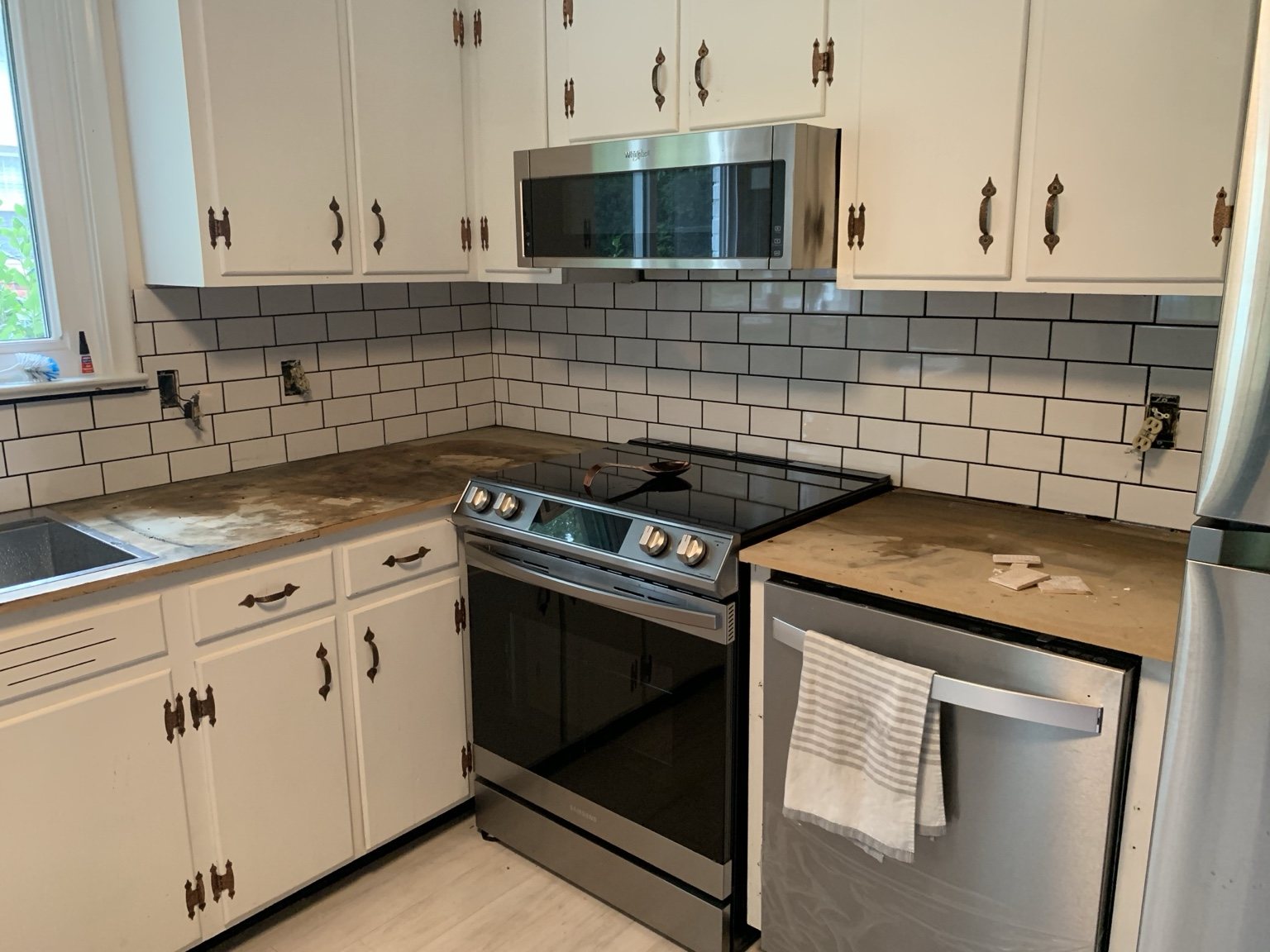 White subway tile kitchen backsplash